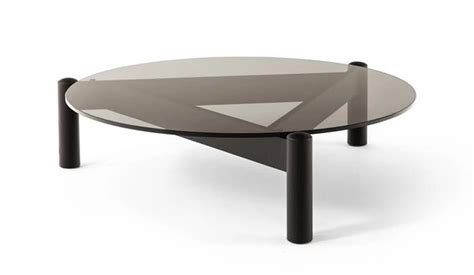535 table à plateau interchangeable  Cassina blends traditional skills and superior productivity, meticulous attention to detail and passion, uniqueness and experimentation, wellbeing and sustainability